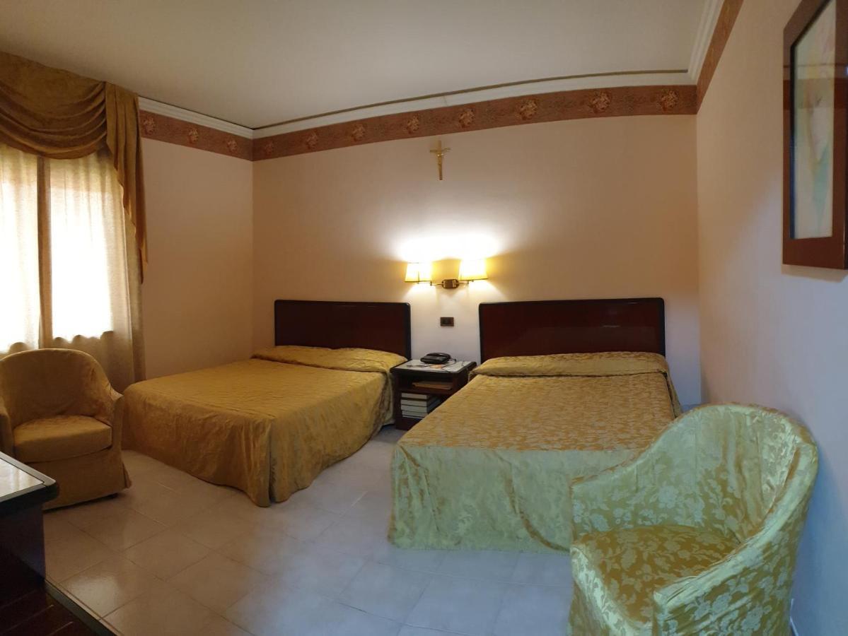 Palahotel Vallenoce Decollatura Exterior photo